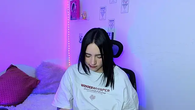 Emily Lindey online show from March 2026 04:53:01 AM