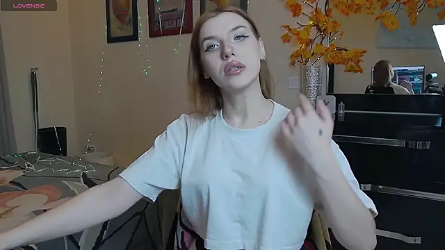 Snapshot of MeganNewCat chatting on December 2025 08:24:02 PM MeganNewCat online show from December 2025 08:24:02 PM