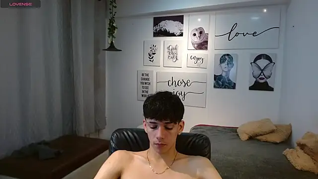 Snapshot of AmethystShadow17 chatting on November 2025 02:43:02 PM AmethystShadow17 online show from November 2025 02:43:02 PM