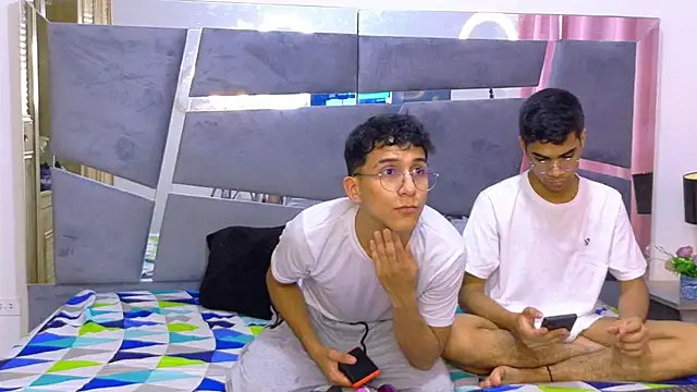 Desire4Duo online show from November 2025 01:33:02 PM