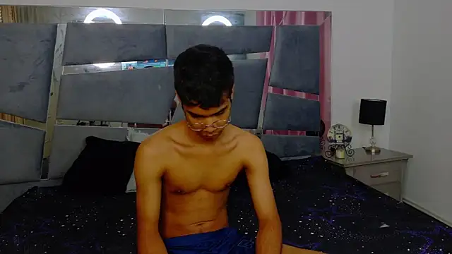 Desire4Duo online show from November 2025 01:25:02 PM