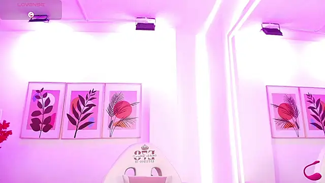 Snapshot of Elisce_cloudd chatting on October 2025 12:37:02 PM Elisce cloudd online show from October 2025 12:37:02 PM