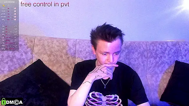 Snapshot of Logan_mett chatting on November 2025 09:03:02 PM Logan mett online show from November 2025 09:03:02 PM