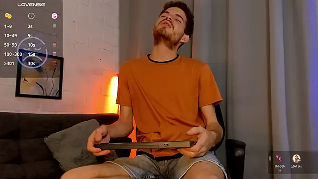 Snapshot of MATEO_HUNTER chatting on October 2025 05:08:01 AM MATEO HUNTER online show from October 2025 05:08:01 AM