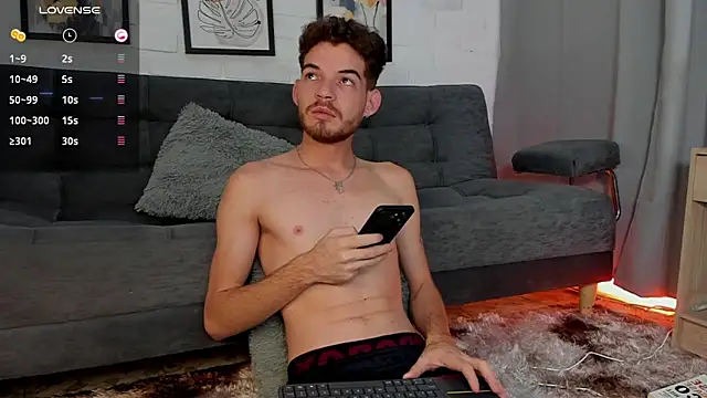 Snapshot of MATEO_HUNTER chatting on November 2025 04:03:02 AM MATEO HUNTER online show from November 2025 04:03:02 AM