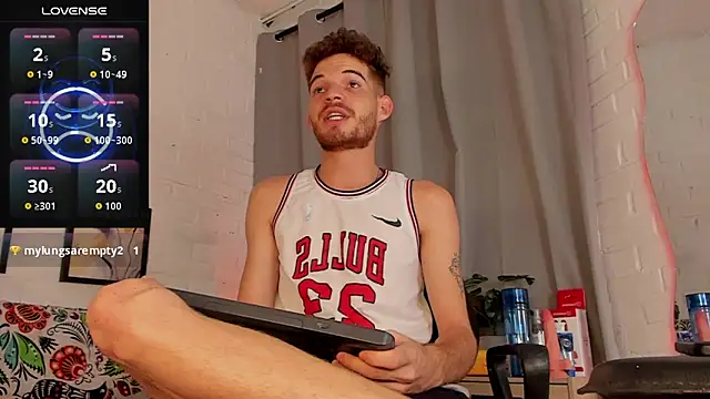 Snapshot of MATEO_HUNTER chatting on December 2025 03:00:01 AM MATEO HUNTER online show from December 2025 03:00:01 AM