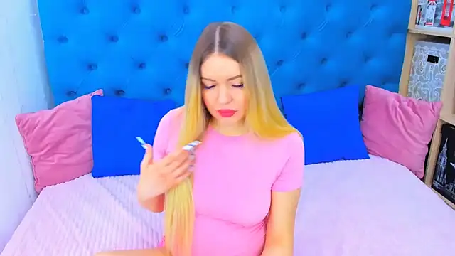 SpicyPreggo online show from December 2025 03:00:01 AM