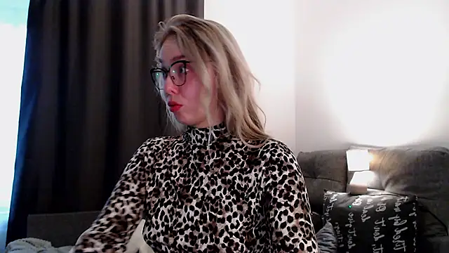 Michellee Nilson online show from October 2025 05:41:02 AM