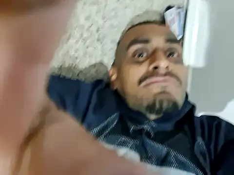 Snapshot of hardsddsosn chatting on November 2025 09:00:02 AM hardsddsosn online show from November 2025 09:00:02 AM