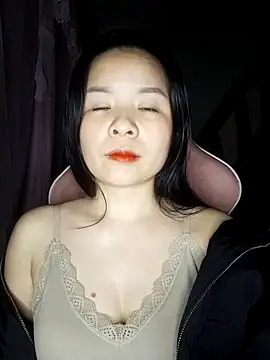 Snapshot of Listen-ly chatting on November 2025 03:44:02 PM Listen-ly online show from November 2025 03:44:02 PM