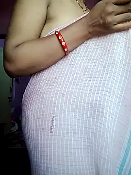 Juhi512 online show from November 2025 04:11:02 AM