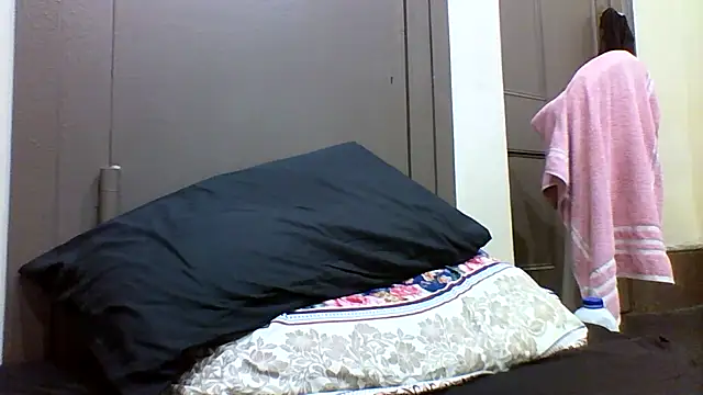 Snapshot of ShavenScope24 chatting on November 2025 08:34:02 PM ShavenScope24 online show from November 2025 08:34:02 PM