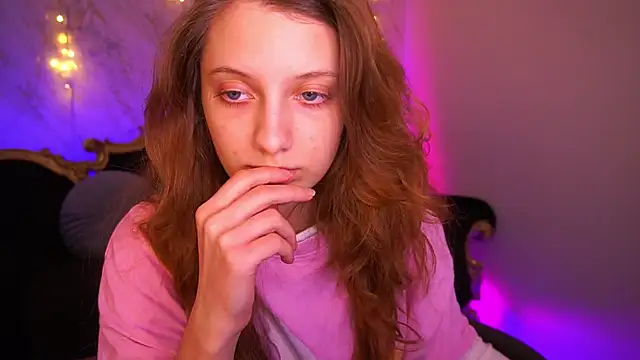 CuteeFoxy online show from February 2026 02:43:02 PM