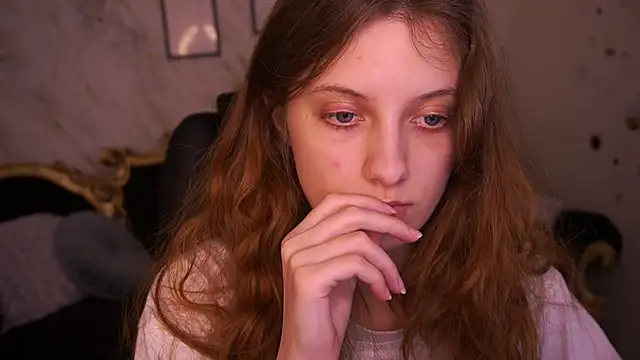 CuteeFoxy online show from April 2026 01:36:02 PM