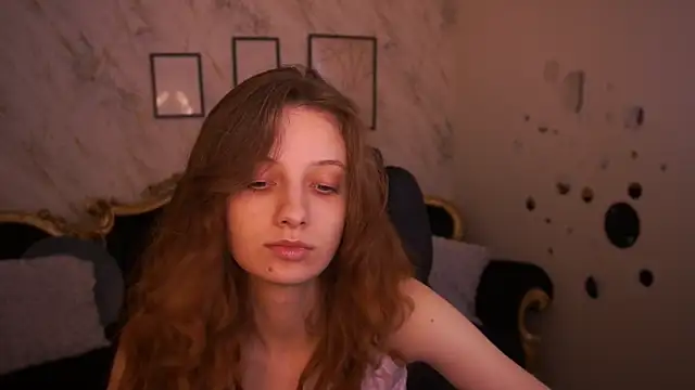 CuteeFoxy online show from April 2026 12:40:01 PM