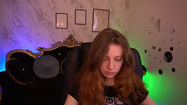 CuteeFoxy online show from May 2026 12:56:01 PM