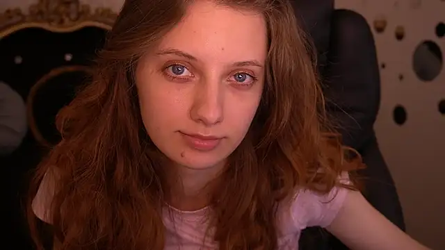 CuteeFoxy online show from May 2026 01:09:02 PM
