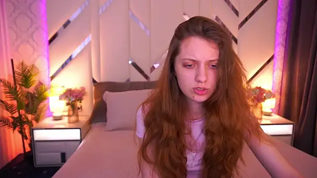 CuteeFoxy online show from June 2026 01:21:01 PM