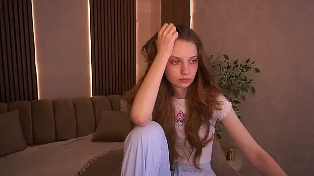 CuteeFoxy online show from July 2026 12:55:01 PM