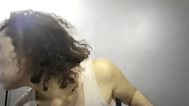 ali18of1 online show from April 2026 05:05:01 AM