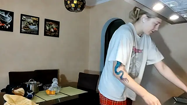 Snapshot of ThomasinaGalvin chatting on November 2025 10:24:01 AM ThomasinaGalvin online show from November 2025 10:24:01 AM