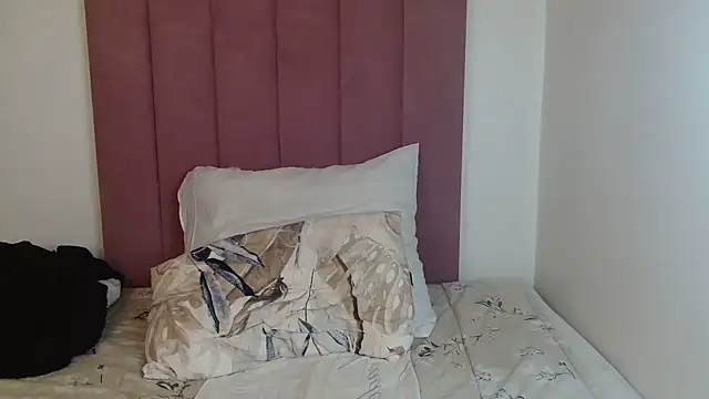 Bubbles156 online show from November 2025 02:01:01 PM