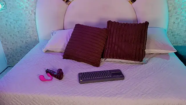 emmy rose25 online show from February 2026 11:43:02 AM