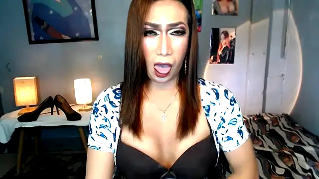 littleredbunny27 online show from April 2026 07:03:02 PM