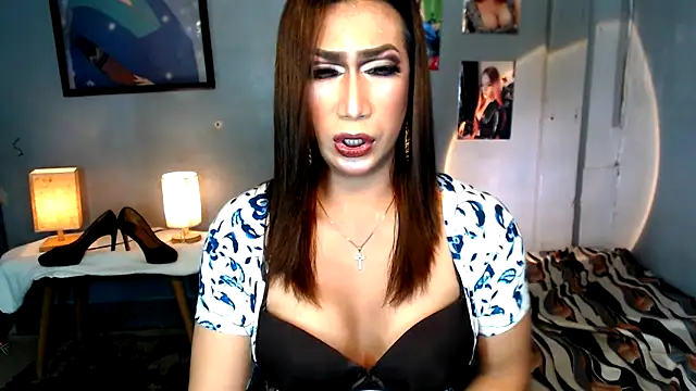 littleredbunny27 online show from April 2026 09:04:01 AM