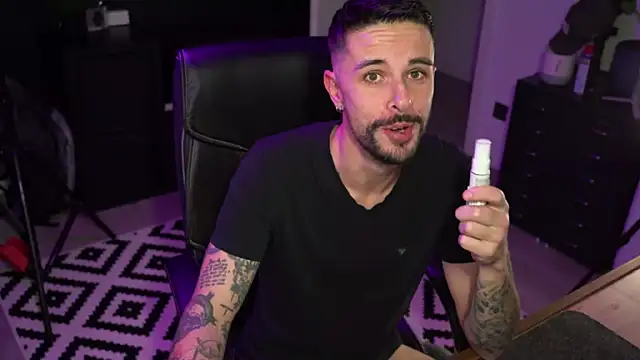 Snapshot of monsieurguitsxxx chatting on January 2026 05:16:02 PM monsieurguitsxxx online show from January 2026 05:16:02 PM