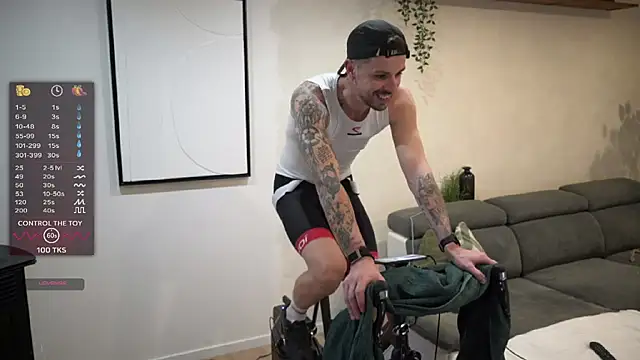 Snapshot of monsieurguitsxxx chatting on February 2026 04:04:02 PM monsieurguitsxxx online show from February 2026 04:04:02 PM