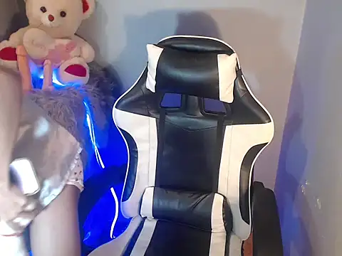 Yourasianbabyemma online show from November 2025 08:10:01 PM