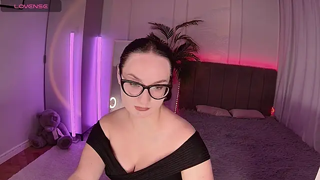 Alice Foks online show from October 2025 04:52:02 PM