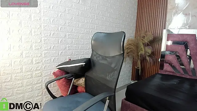 Snapshot of Amara__Hank chatting on October 2025 01:06:02 PM Amara Hank online show from October 2025 01:06:02 PM