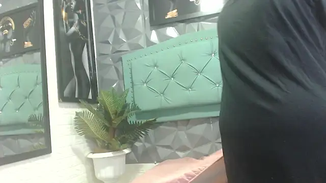 Snapshot of Amara__Hank chatting on November 2025 11:33:02 AM Amara Hank online show from November 2025 11:33:02 AM