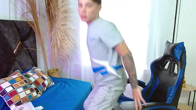 Snapshot of Mattass18 chatting on November 2025 01:42:02 PM Mattass18 online show from November 2025 01:42:02 PM