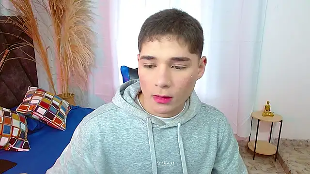 Snapshot of Mattass18 chatting on December 2025 01:28:02 PM Mattass18 online show from December 2025 01:28:02 PM