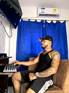 Kylian Alessandro online show from November 2025 07:10:01 PM