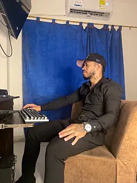 Kylian Alessandro online show from November 2025 11:43:02 AM