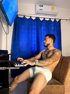 Kylian Alessandro online show from November 2025 04:33:01 PM