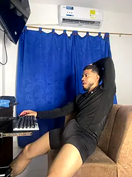 Kylian Alessandro online show from December 2025 06:43:02 AM