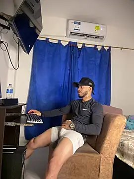 Kylian Alessandro online show from February 2026 12:15:02 PM