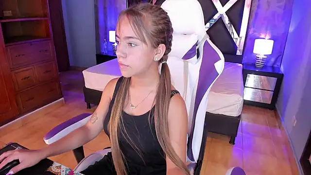 Lily CuteBoobs online show from October 2025 06:08:01 PM