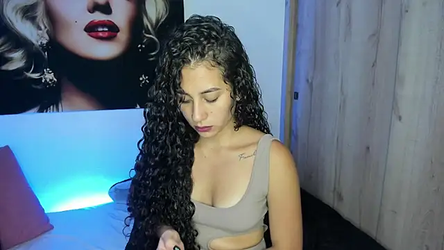 fernanda317 online show from November 2025 10:43:01 PM