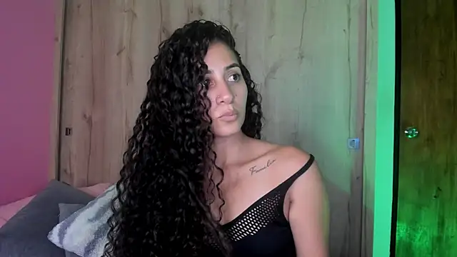 fernanda317 online show from April 2026 10:43:01 PM