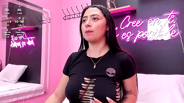 JuliethCruz  online show from December 2025 03:17:01 PM