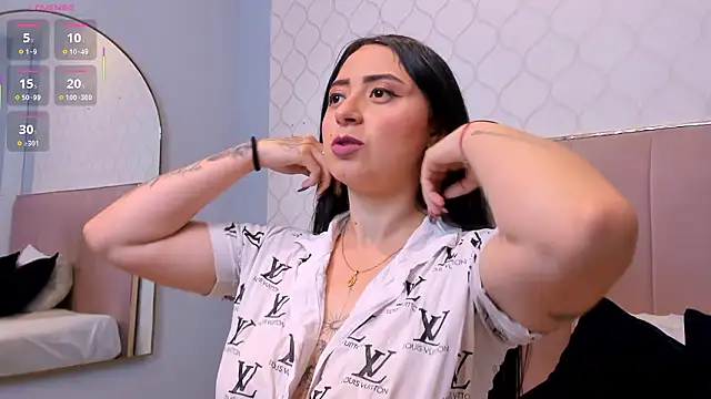 JuliethCruz  online show from March 2026 05:41:02 PM