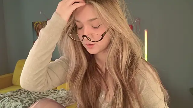 Snapshot of BellaSink chatting on February 2026 05:36:01 AM BellaSink online show from February 2026 05:36:01 AM