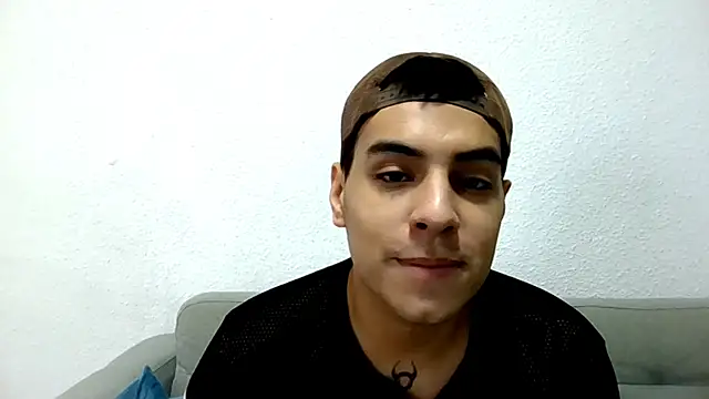 Snapshot of MRURUS05 chatting on October 2025 02:05:01 PM MRURUS05 online show from October 2025 02:05:01 PM