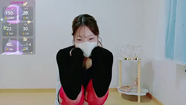 Snapshot of TSUKI_circle chatting on November 2025 02:43:02 AM TSUKI circle online show from November 2025 02:43:02 AM